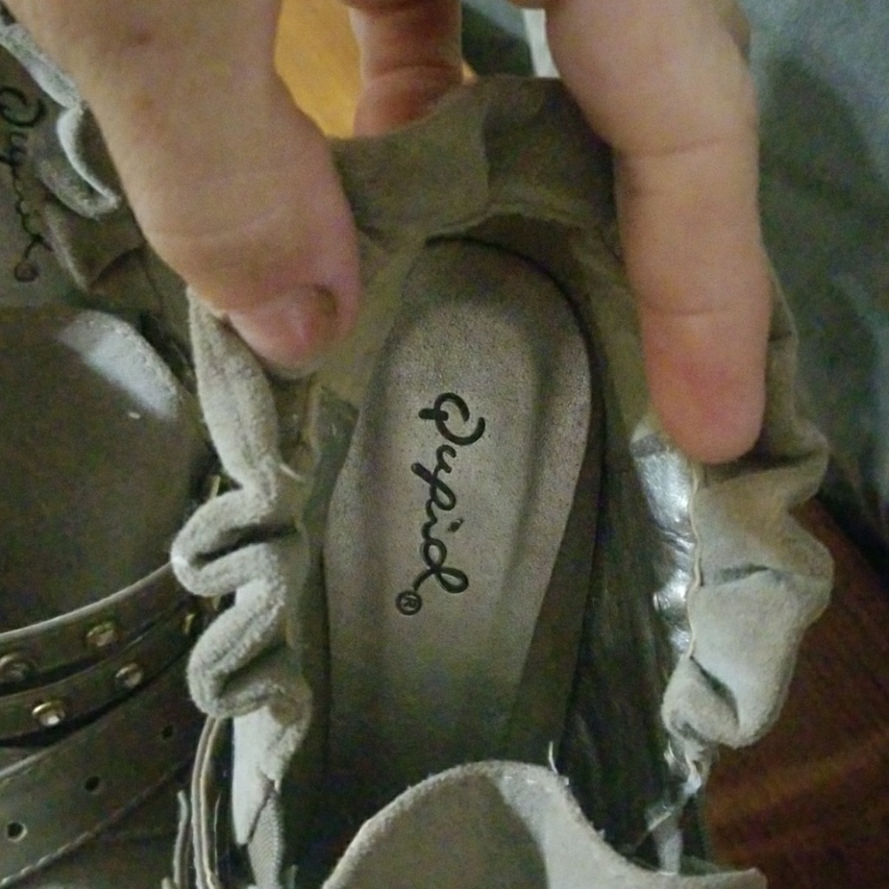 Heels - Picture 3 of 4
